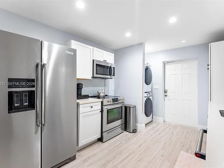 230 SW 12th Ave — Photo 7