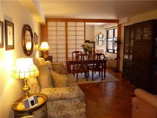 Sold by R New York | media 12