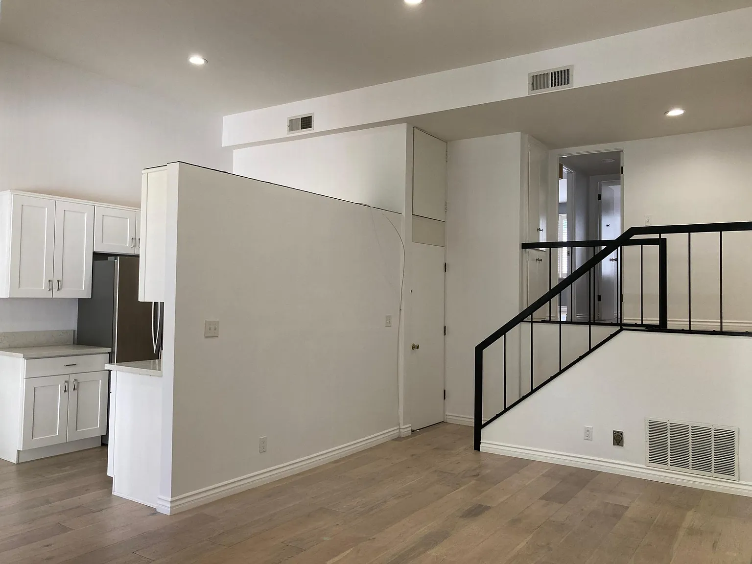 2 bed, 975 sqft, $3,800 — Photo 4