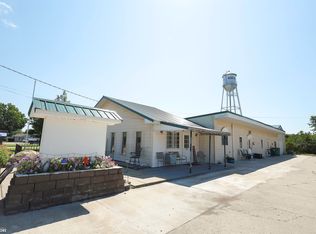 208 E Main St, Agency, IA 52530