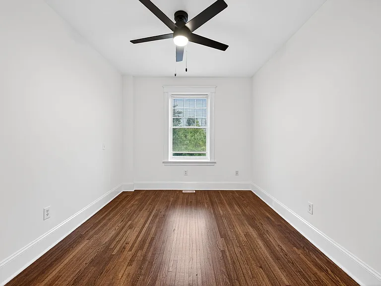 5750 Pershing Ave #2W — Photo 17