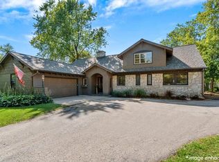7857 N Lake Dr, Fox Pt, WI 53217