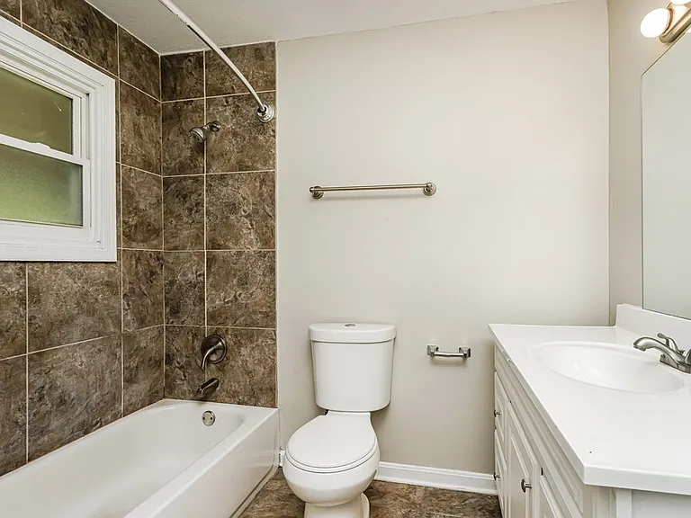 2402 Parliament Ct — Photo 16