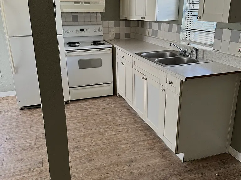 816 E Baker St #B — Photo 3