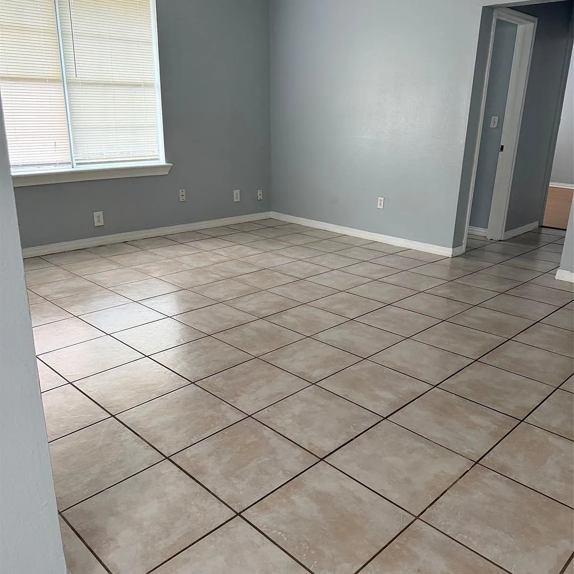 3 bed, 2.0 bath, 1320 sqft, $1,600 — Photo 3