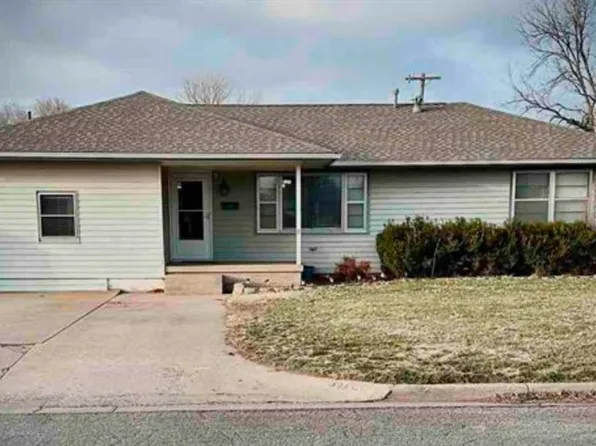 434 E Edwards Ave, Blackwell, OK 74631