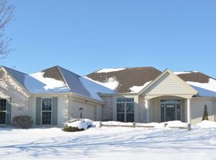 5615 S Andrae Dr, New Berlin, WI 53151