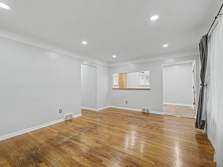 4205 Katherine St — Photo 3