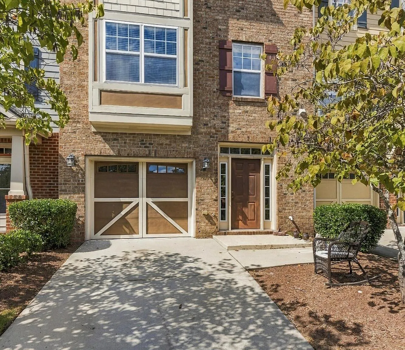 3 bed, 3.5 bath, 2008 sqft, $2,100 — Photo 2