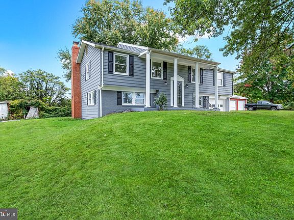 3rd image of 3585 Riva Rd