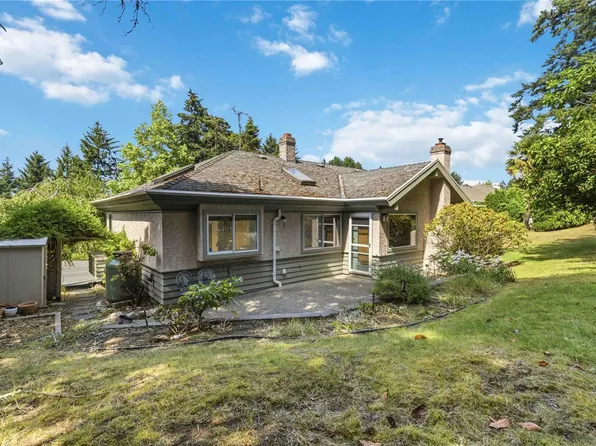 4343 Emily Carr Dr, Saanich, BC V8X 5E4