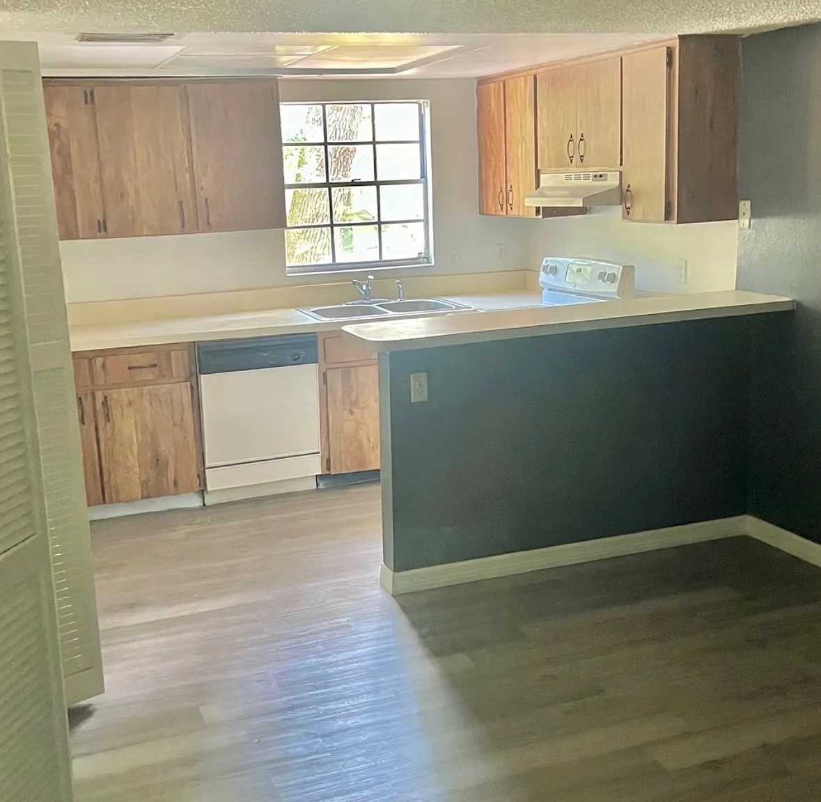 2 bed, 1.5 bath, 1100 sqft, $1,600 — Photo 4