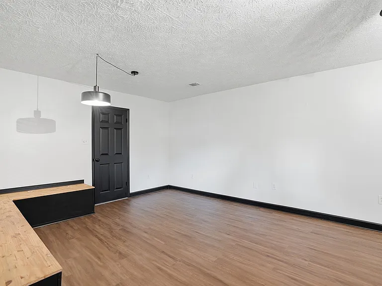 703 Pineview Ct — Photo 14