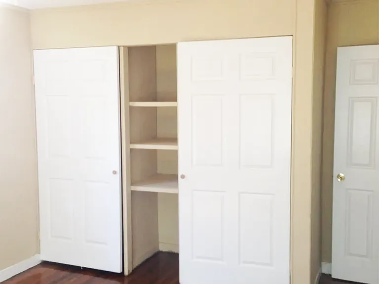 2920 Oak Forest Dr — Photo 2