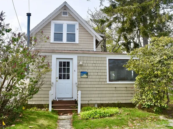 4 1st St, Wareham, MA 02571