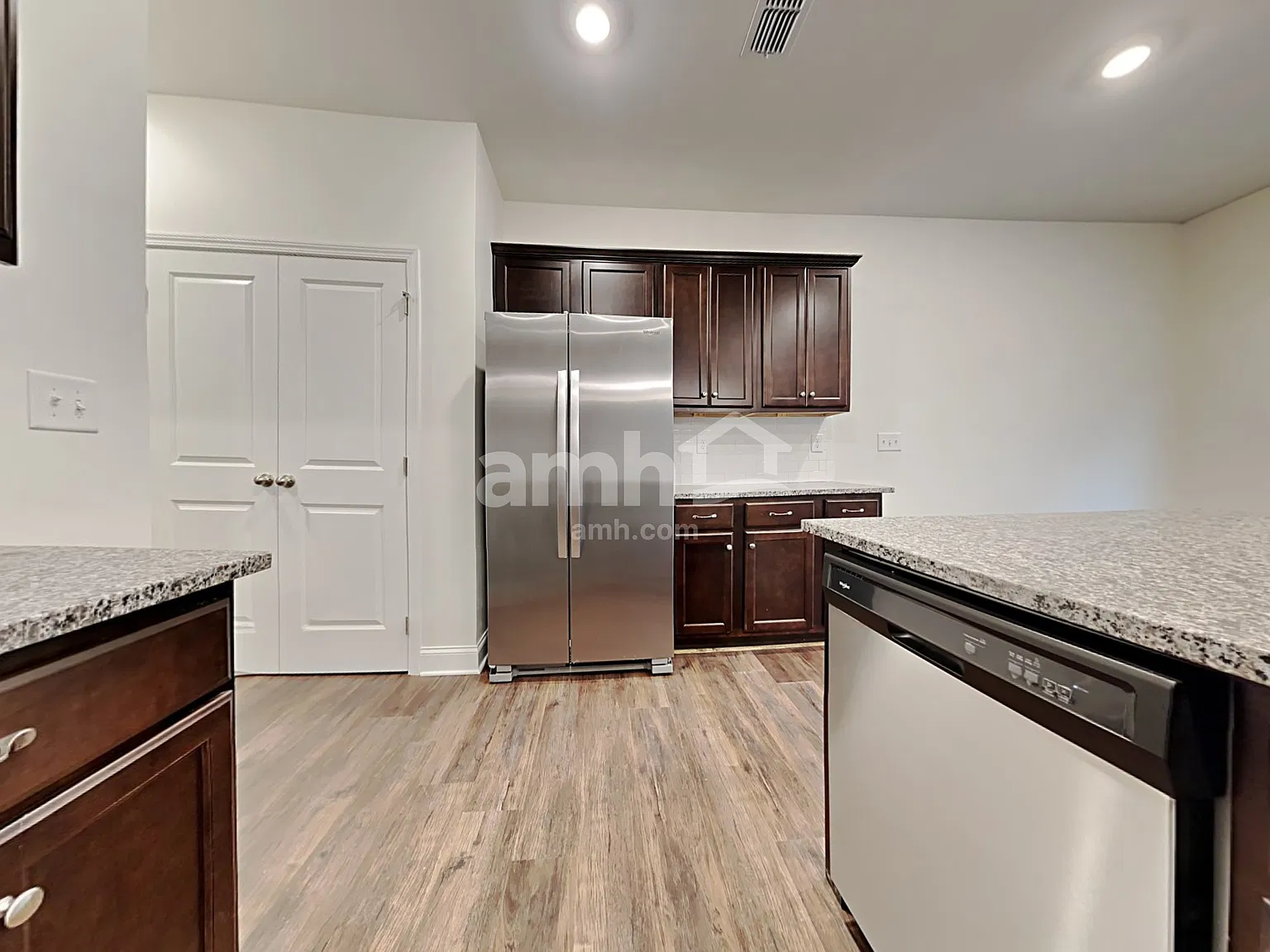 5 bed, 3.5 bath, 2812 sqft, $3,075 — Photo 4