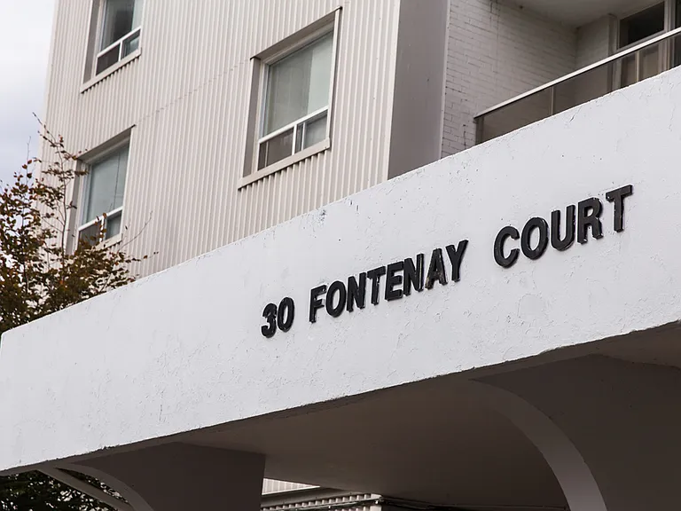30 Fontenay Ct — Photo 2