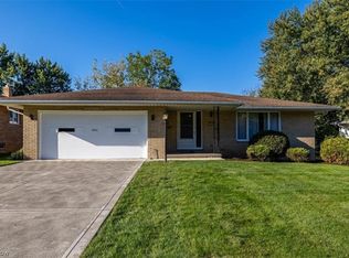 6844 Day Dr, Parma, OH 44129