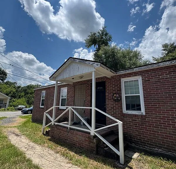 1818 Dayton St — Photo 1
