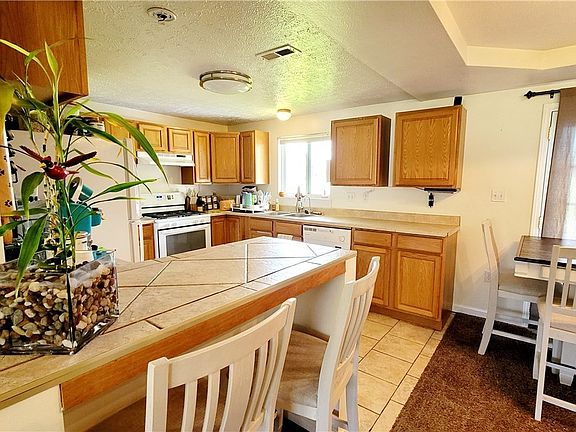4th image of 1445 Evergreen Dr