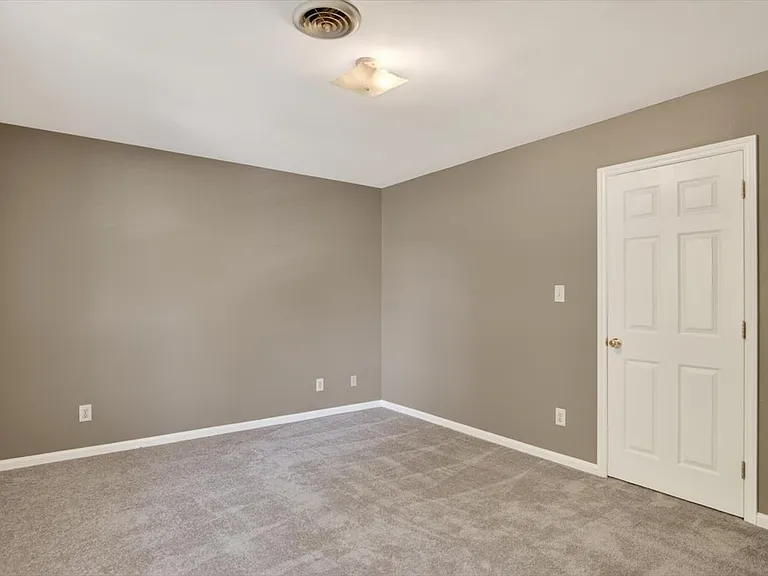 1630 Oxford Rd #F — Photo 15