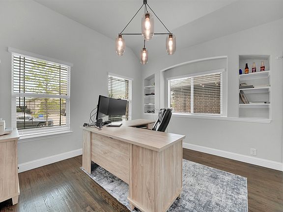 5th image of 1108 Canterbury Ln