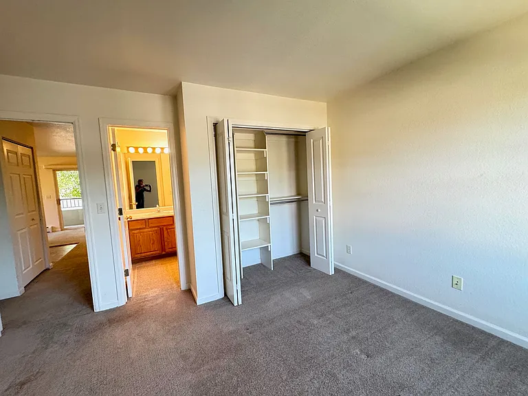 202 12th St #204 — Photo 4