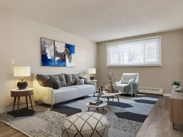 10033 154th St NW #4, Edmonton, AB T5P 2H1