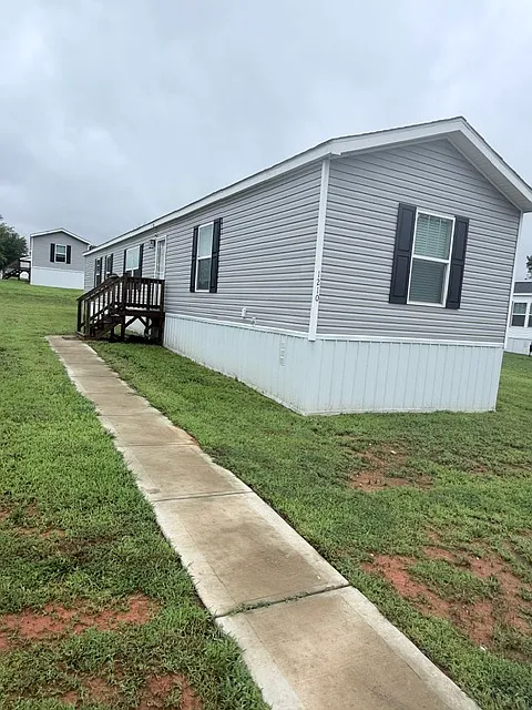 3 bed, 1140 sqft, $1,520 — Photo 2