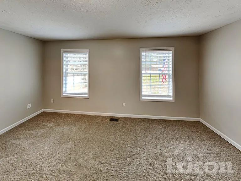 66 Justin Dr — Photo 11