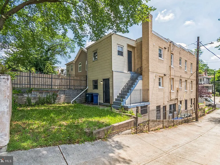 1608 W St SE — Photo 5