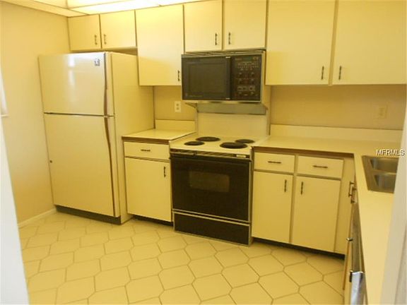 3rd image of 3640 Ironwood Cir APT 603N