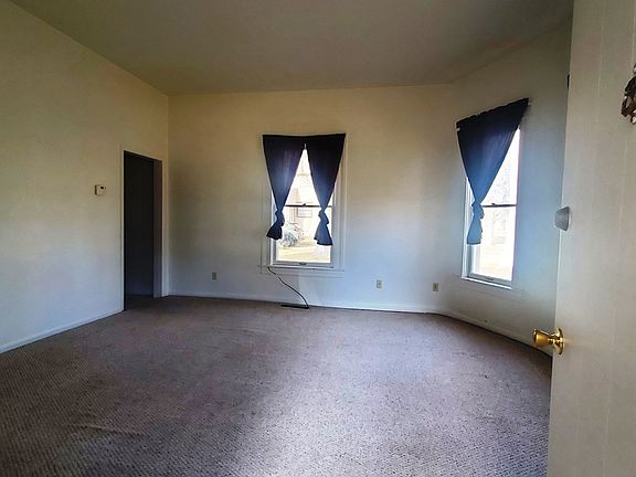 3rd image of 307 S 8th St APT 2