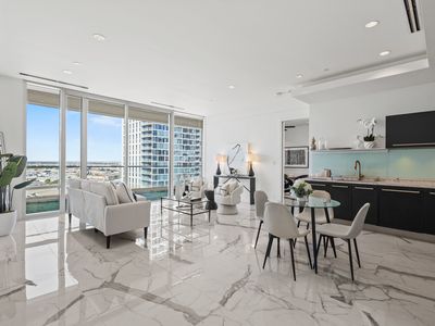 2408 Victory Park Ln APT 1140, Dallas, TX, 75219