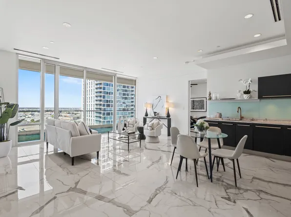 2408 Victory Park Ln APT 1140, Dallas, TX 75219