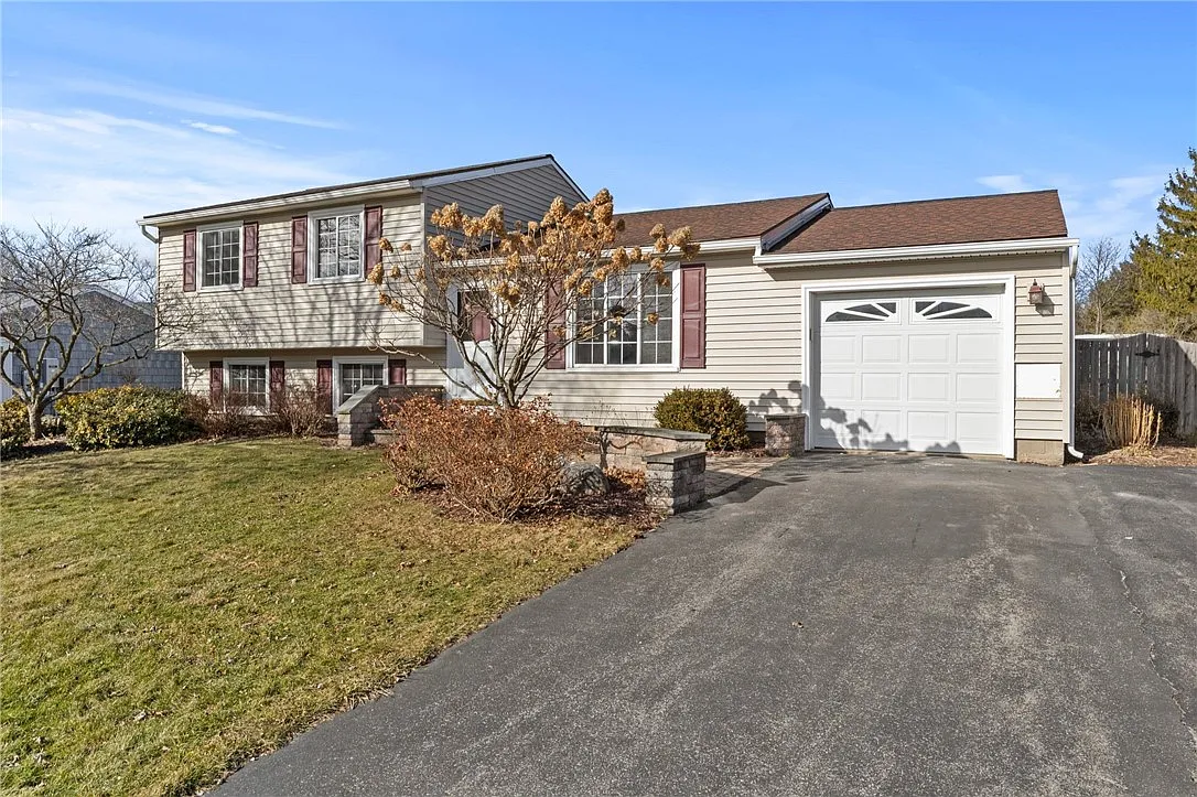 3 bed, 2.0 bath, 1568 sqft, $2,695 — Photo 1