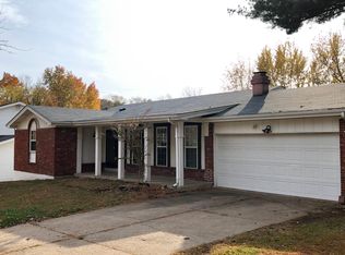 1233 Cedar Creek Rd, Chesterfield, MO 63017