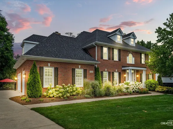 900 Sheehan Ave, Glen Ellyn, IL 60137