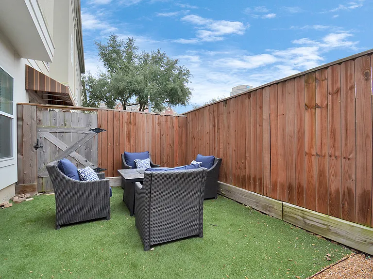 1019 Marconi St — Photo 18