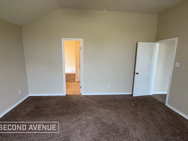 1011 Forest Oak — Photo 10