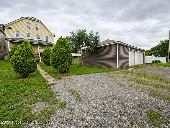 5th image of 1112 W Elm St