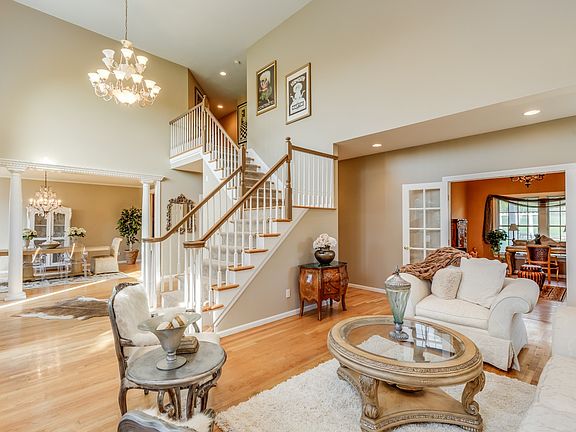 5th image of 9 Old Bridge Ct