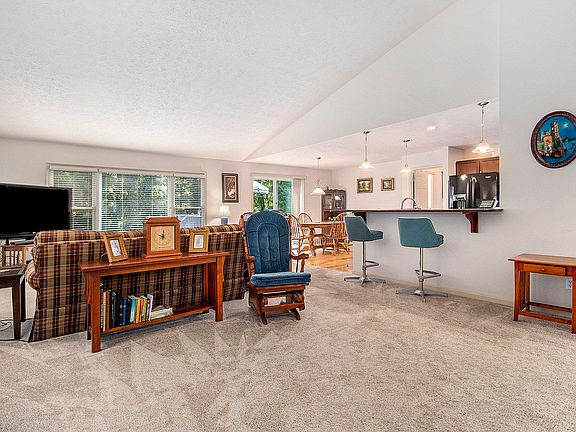 5th image of 55400 Falling Water Dr