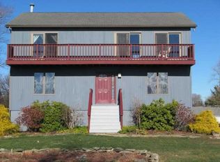 60 Southwest Rd, Narragansett, RI 02882