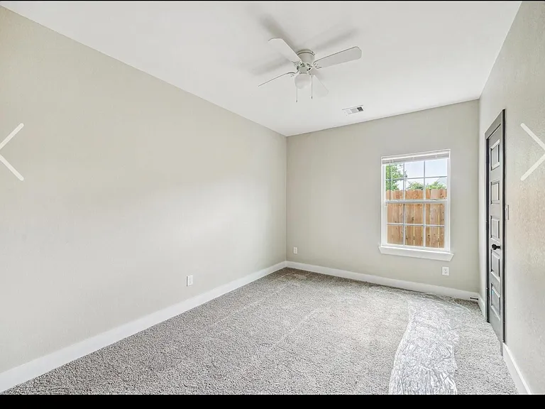 301 Owens St #A — Photo 3