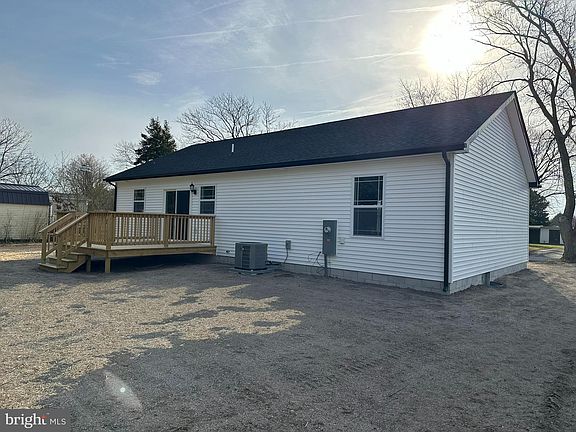 4th image of 27536 Clover Ln