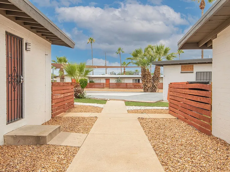 2198 Country Club — Photo 44