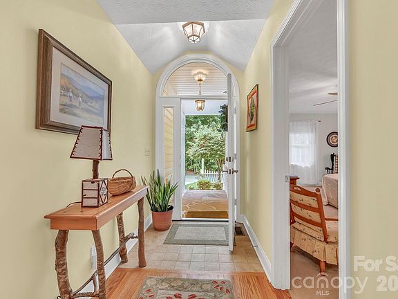 5th image of 230 Carriage Summitt Way #2423