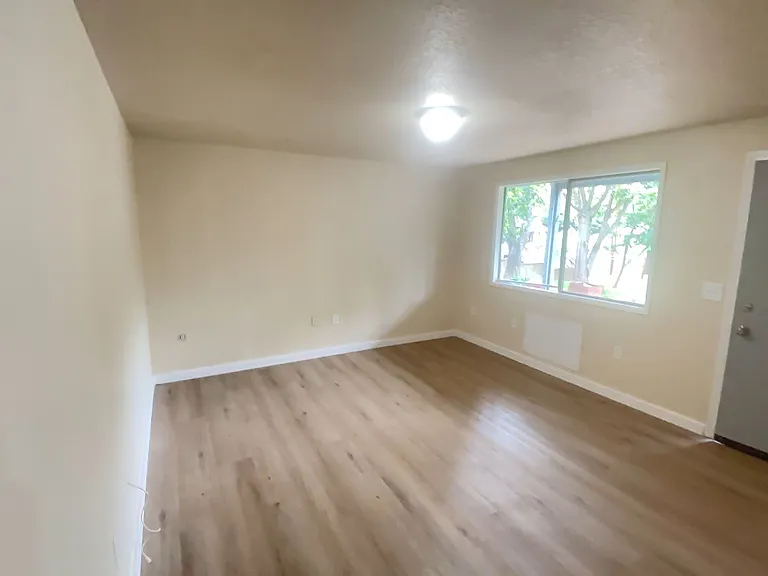 340 NW Heard St — Photo 12