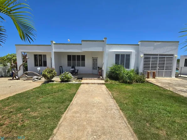 817 Calle Acuamarina, Isabela, PR 00662